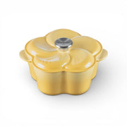 Le Creuset Le Creuset Cast Iron 2.25QT (2L) Petal Camomille Cocotte