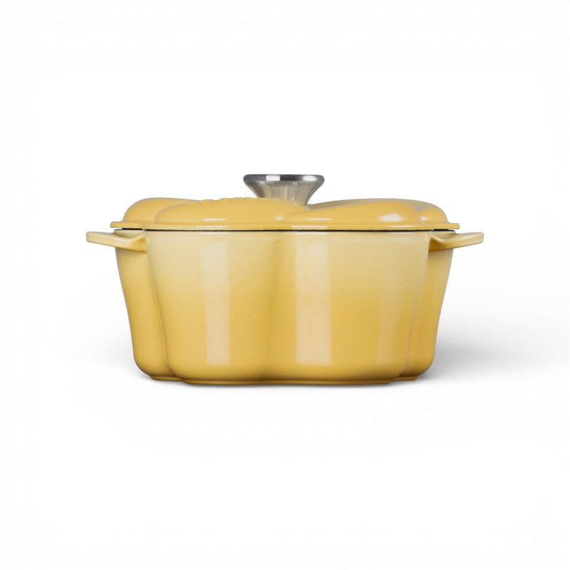 Le Creuset Le Creuset Cast Iron 2.25QT (2L) Petal Camomille Cocotte