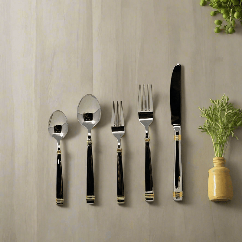 Retroneu Retroneu Orion ( Gold Accent) - 5 Piece Place Setting Flatware Set