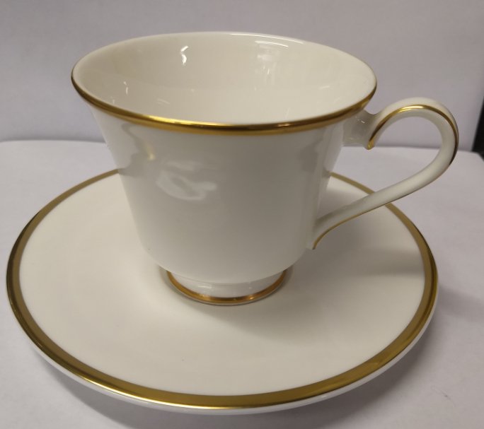 Royal Doulton Royal Doulton Alice Tea Cup & Saucer Set   