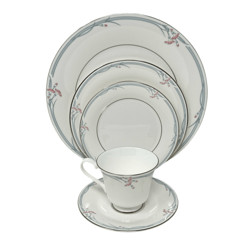 Royal Doulton Royal Doulton Carnation - 5 Piece Place Setting