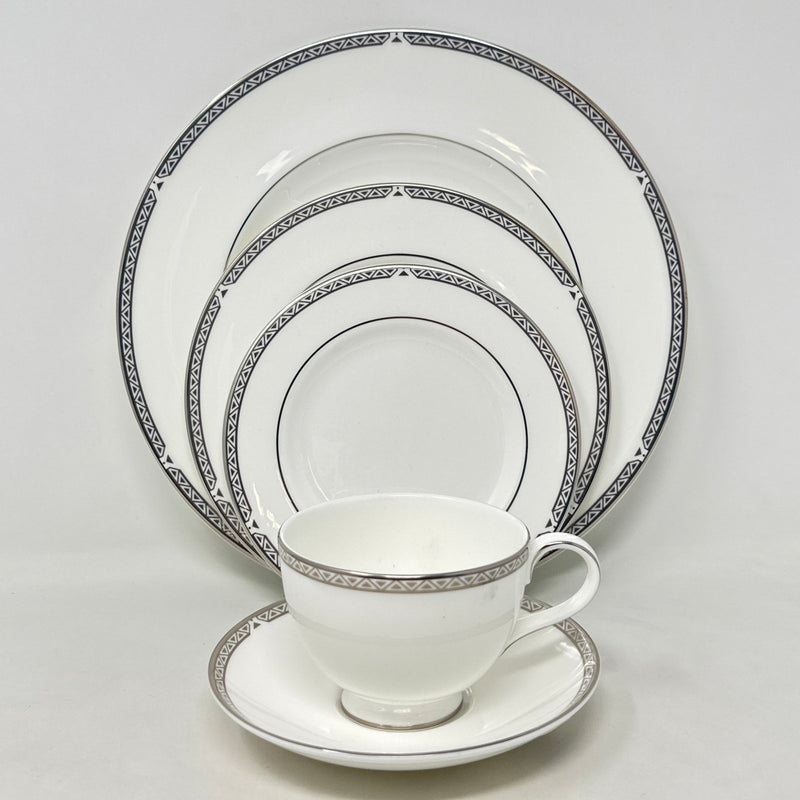 Royal Doulton Royal Doulton Dryden - 5 Piece Place Setting