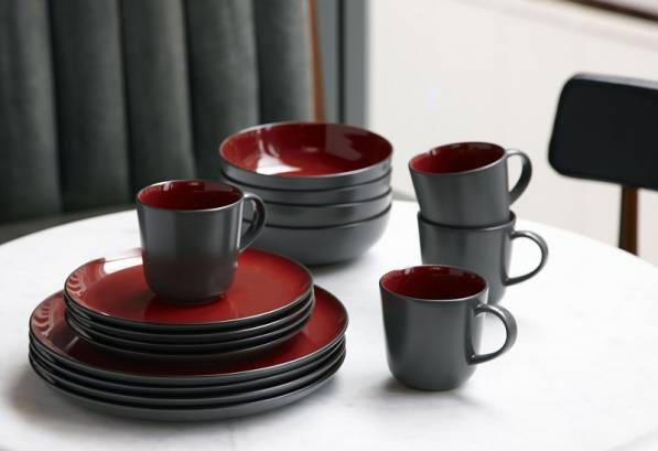 Royal Doulton Royal Doulton Gordon Ramsay Bread Street Red - 16 Piece Set   