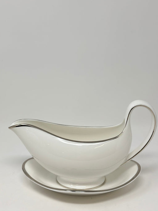 Wedgwood_Wedgwood Sterling Gravy Boat with Stand_40517