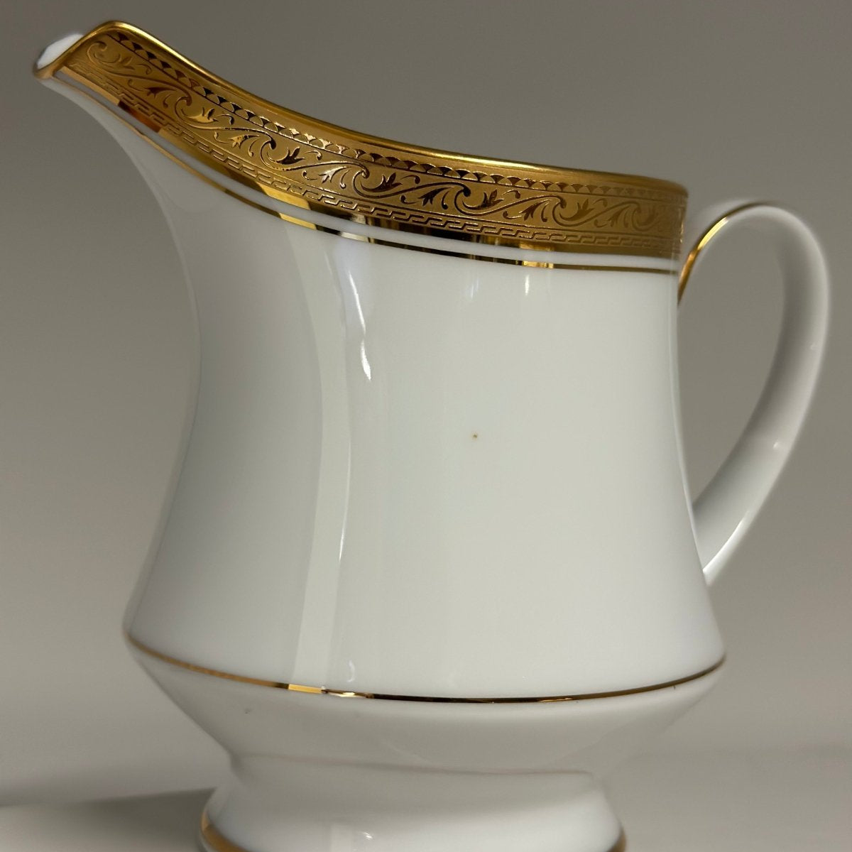Noritake Crestwood Gold Servizio Da Tavola 12 Pezzi Per 4 Persone - Porcellana Bianca Con Bordo Dorato, Lavabile In Lavastoviglie