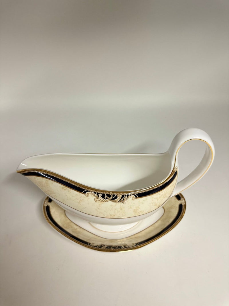 Wedgwood Wedgwood Cornucopia Gravyboat with Stand   