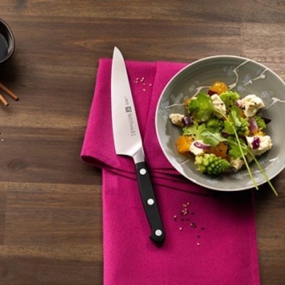 Zwilling Henckels Zwilling Pro 7" (18cm) Fine Edge Prep Knife